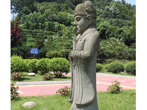 13、园区石像.jpg